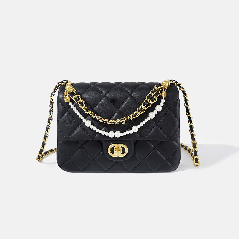 Sacs à main Minimalist Black Quilted Lambskin Pearl-Embellished Chain Crossbody Bags In Gold Hardware