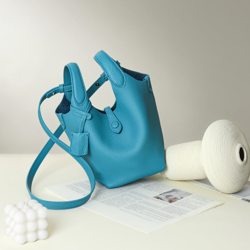 Minimalistische Damen Vollnarbenleder Magnetverschluss Crossbody Bucket Bag