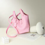 Minimalistische Damen Vollnarbenleder Magnetverschluss Crossbody Bucket Bag