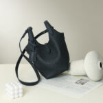 Minimalistische Damen Vollnarbenleder Magnetverschluss Crossbody Bucket Bag