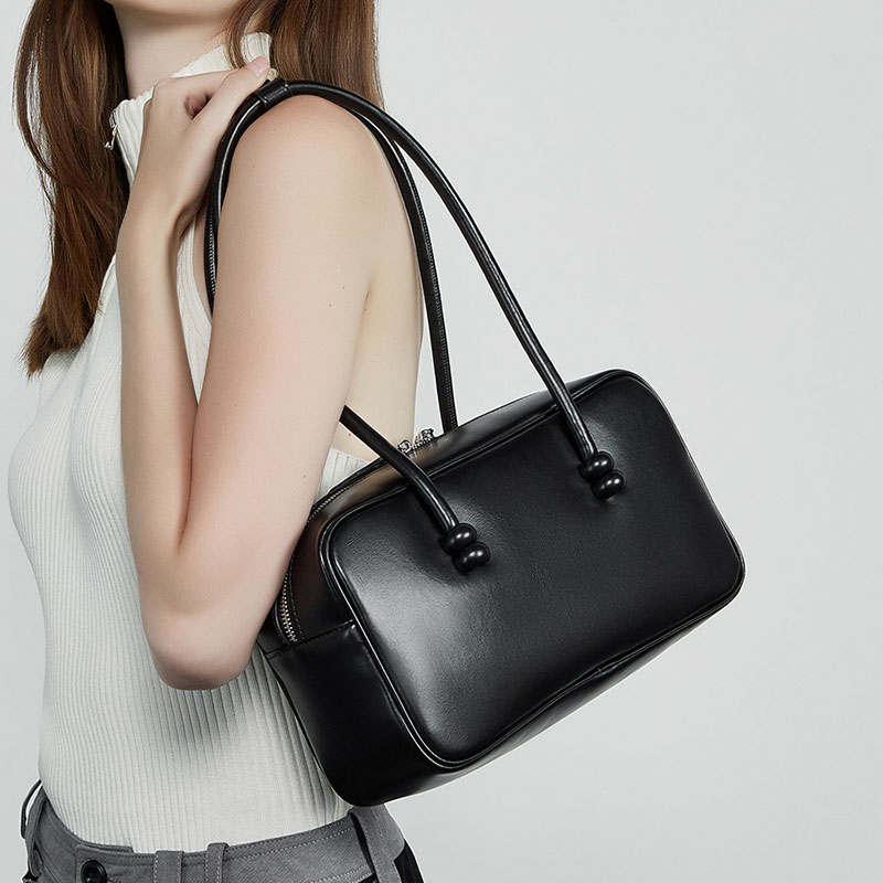 Minimalistische Boston Baguette Tasche aus echtem Leder für Damen