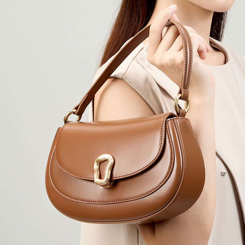 Women's Minimalist Genuine Leather Saddle Handbag In Gold Hardware