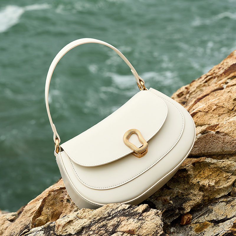 Women's Minimalist Genuine Leather Saddle Handbag In Gold Hardware