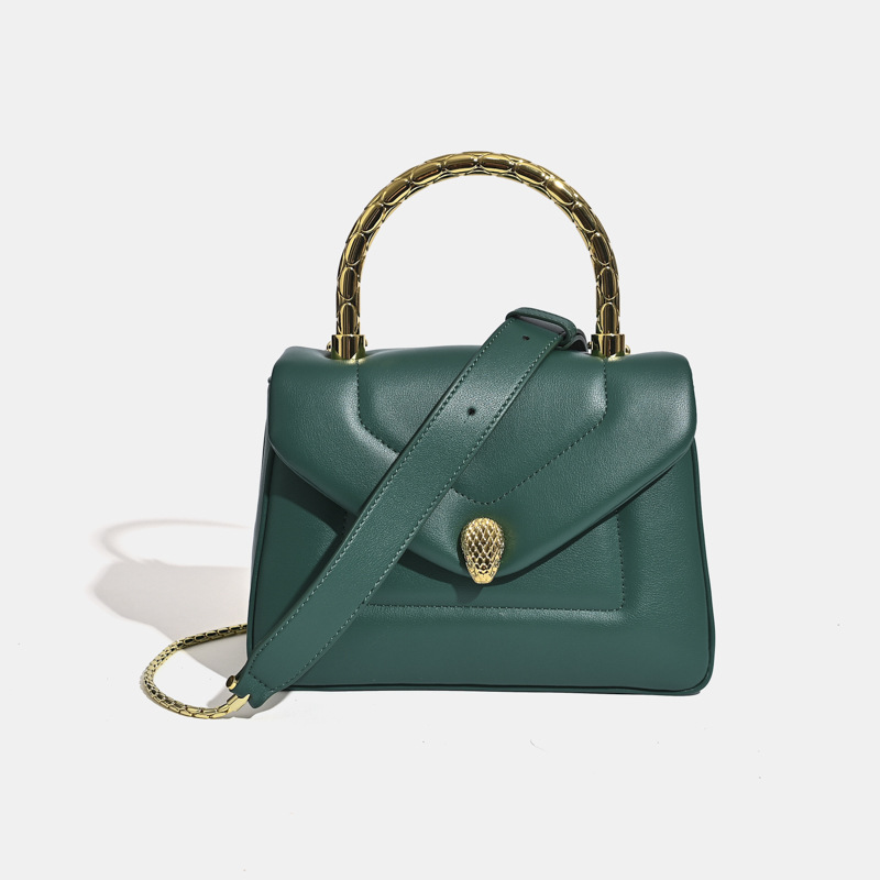 Sac à main en cuir minimaliste avec fermoir en forme de tête de serpent Sac à main en cuir minimaliste avec fermoir en forme de tête de serpent Sac à main en cuir minimaliste avec fermoir en forme de tête de serpent