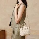 Sac à main Minimalist Quilted Top-Grain Leather Chain Crossbody Handbag pour femmes