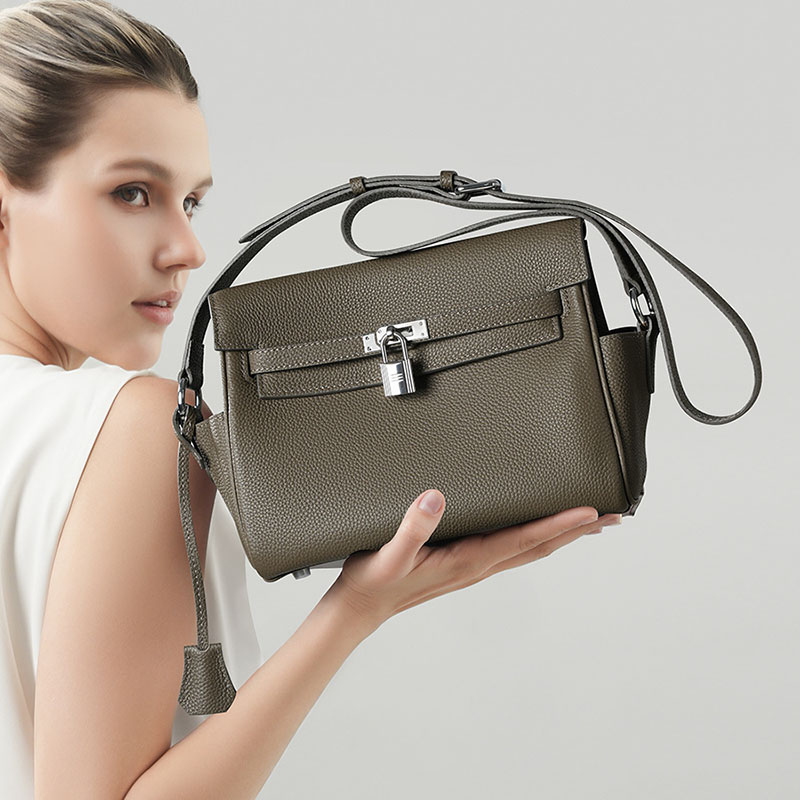 Women's Minimalist Top-Grain Leather Crossbody Bag In Silver Hardware