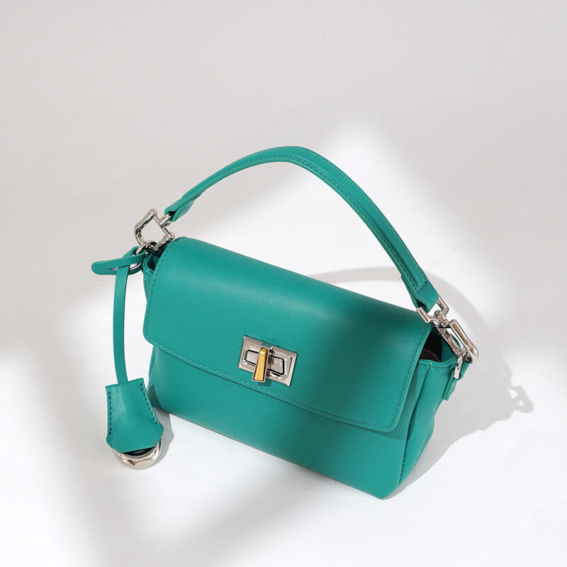 Minimalistische Damenhandtasche mit Schlossschließe aus hochwertigem Leder