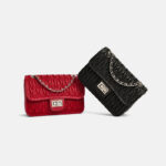 Minimalistische Damen Tasche aus feinstem Leder mit plissierter Kette und silberner Hardware
