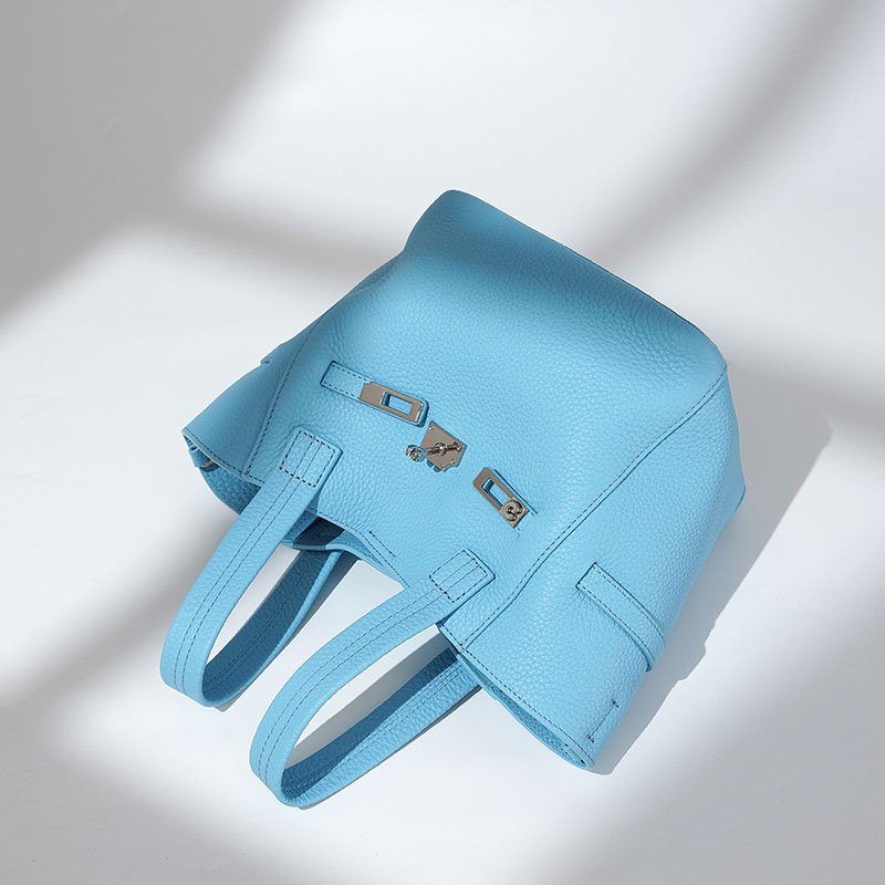 Damen Bucket Bag aus feinstem Leder mit silberner Hardware