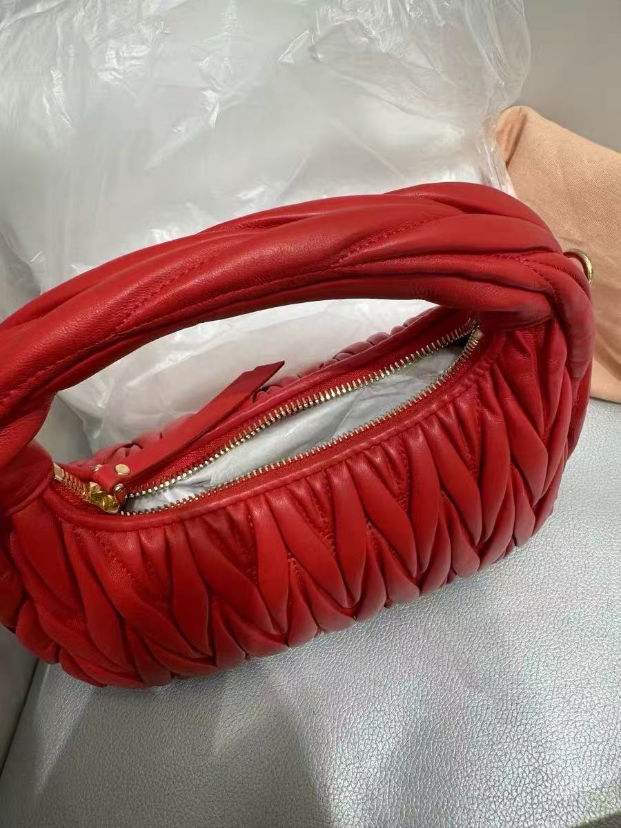 Gesteppte Damen Hobo Schultertaschen aus Lammleder mit Reißverschluss photo review