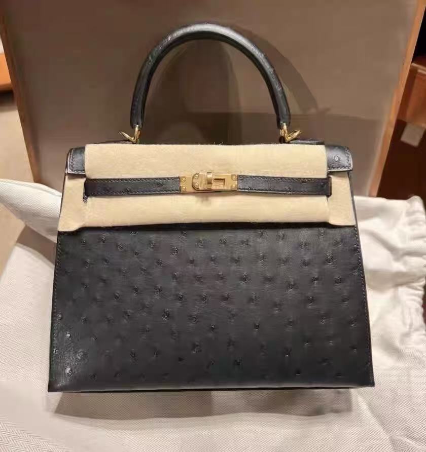Women's Vintage Ostrich Embossed Full-Grain Leather Handbag In Gold Hardware photo review