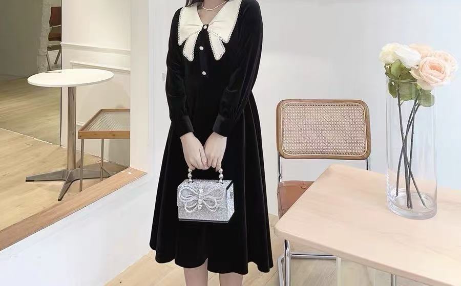 Women's All Over Rhinestones Bowknot Evening Clutch Pearl Handle Bags in Silver photo review