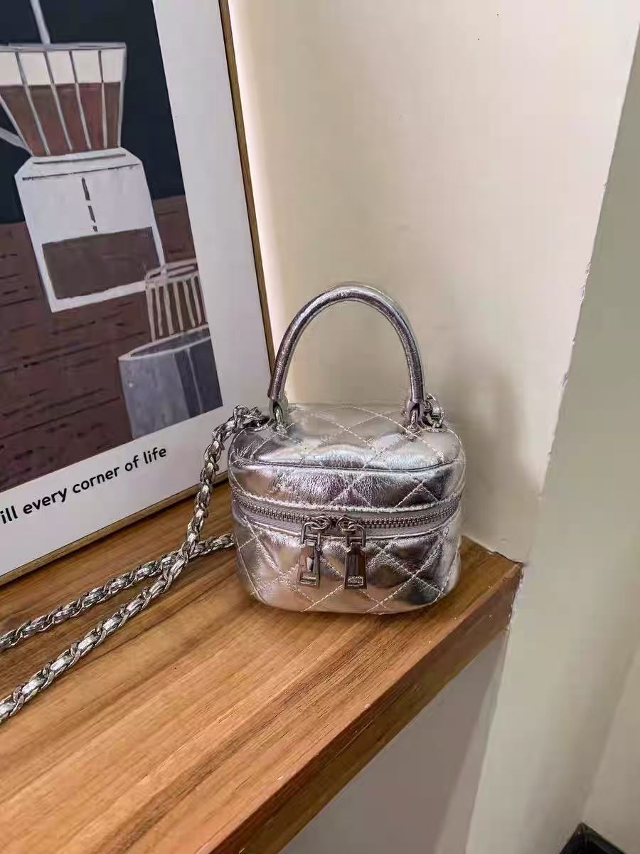 Damen Silber Echtleder gesteppt Kette Crossbody Box Taschen photo review