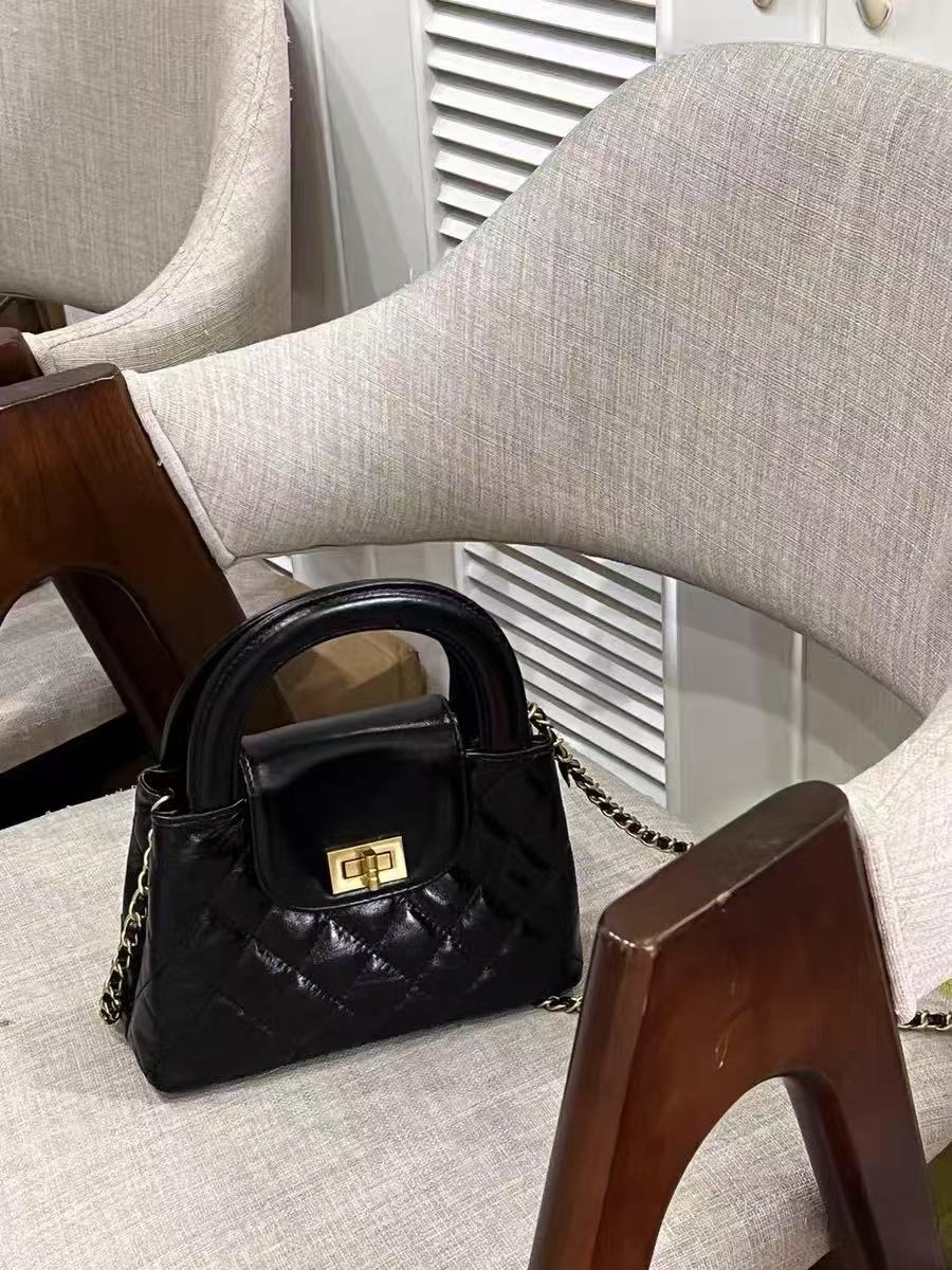 Women's Small Black Genuine Leather Quilted Crossbody Chain Handbag photo review