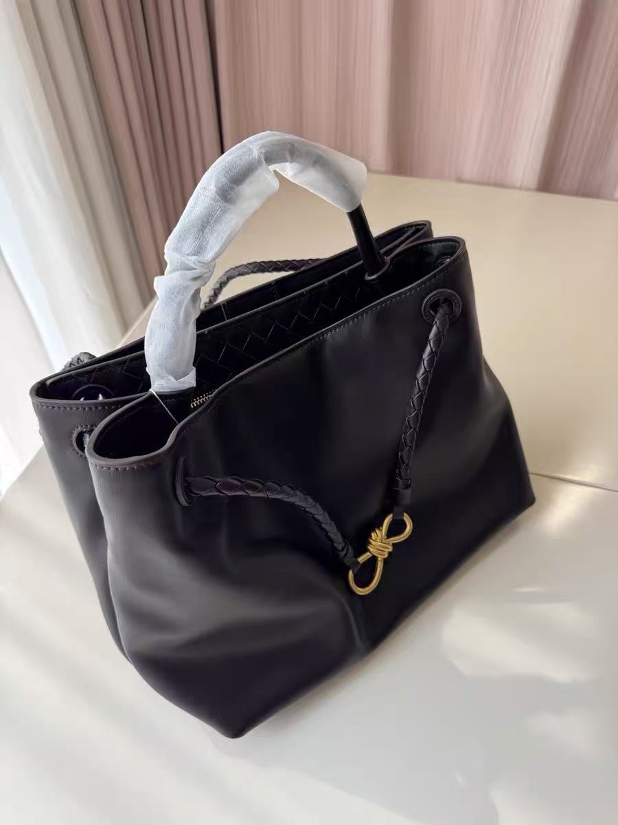 Sac fourre-tout en cuir fendu vintage pour femmes avec nœud en or photo review