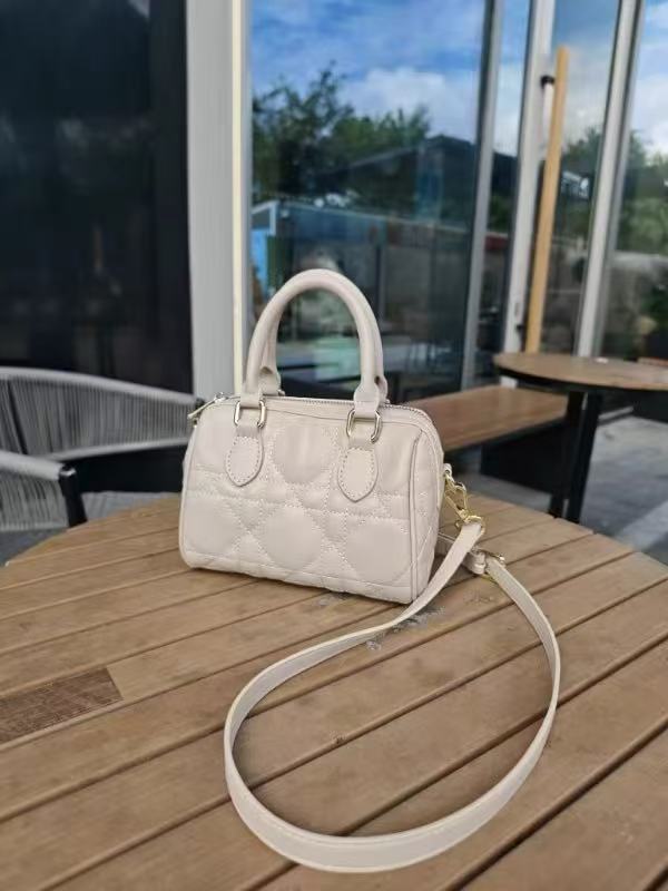 Damen gesteppte Leder Crossbody Tasche mit Tragegriff photo review