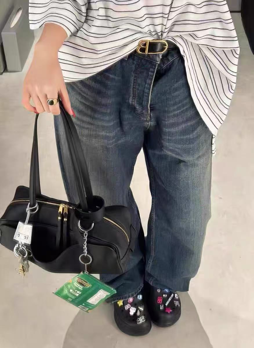 Women's Top-Grain Leather Zipper Shoulder Baguette Bag photo review