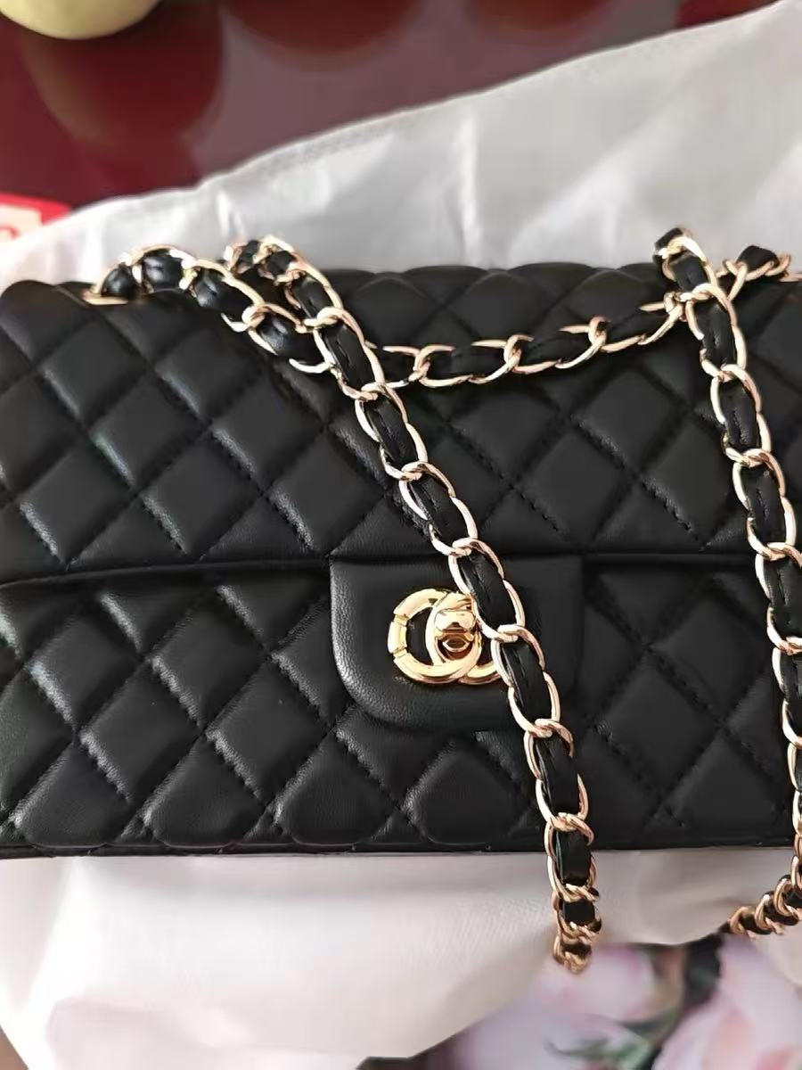 Women's Quilted Lambskin Leather Chain Crossbody Bag In Gold Hardware photo review