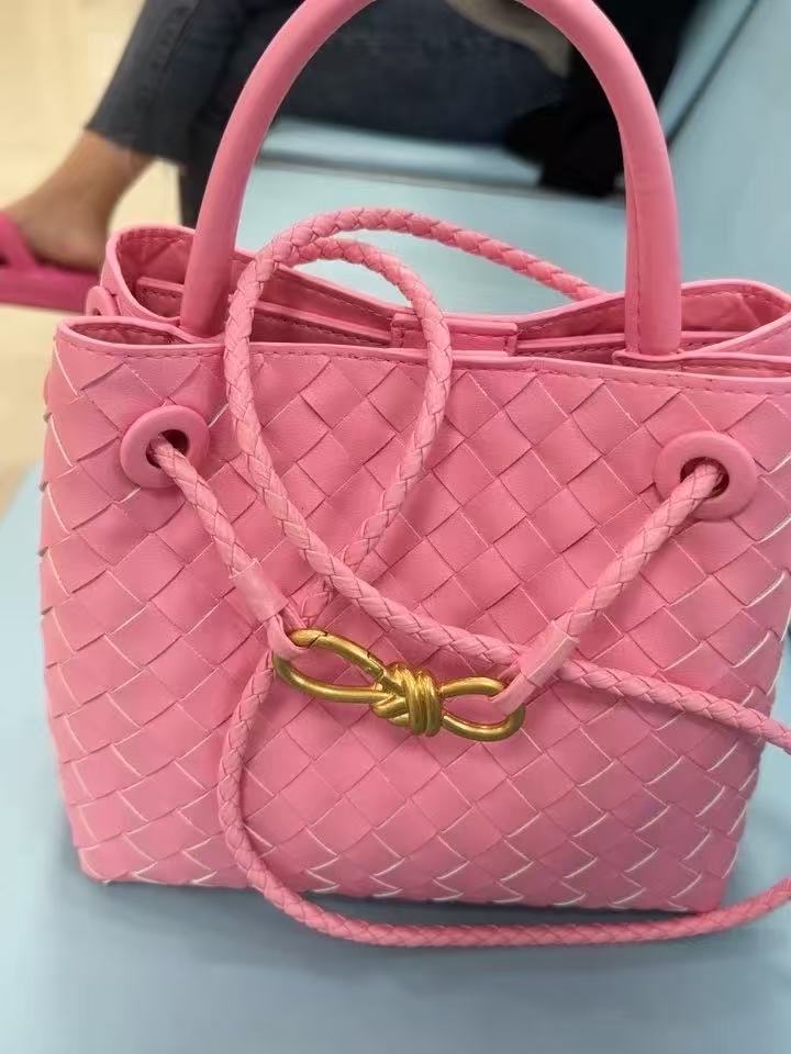 Women's Minimalist Woven Split Leather Shoulder Tote Handbag In Gold Hardware photo review