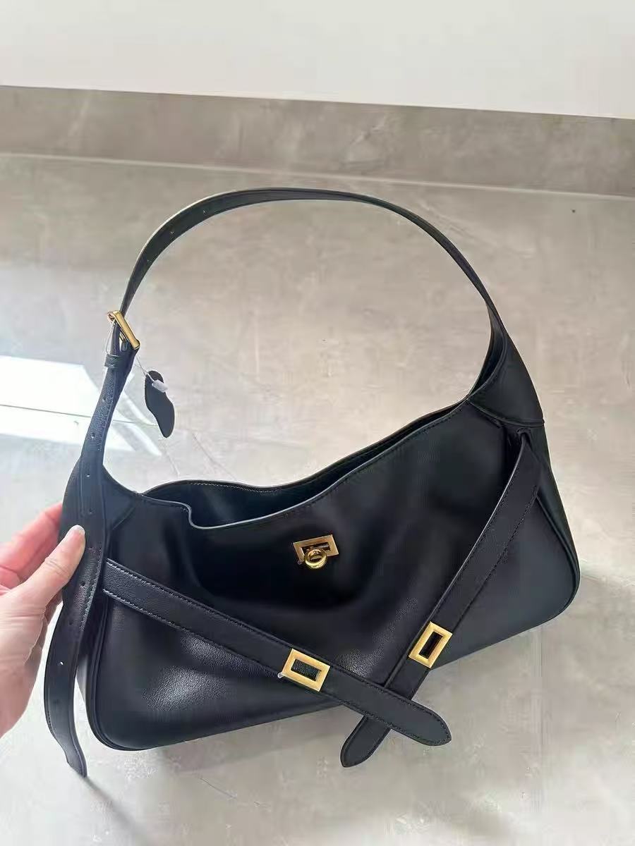 Women's Vintage Leather Lock-Clasp Shoulder Baguette Bag photo review