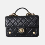 Schwarze gesteppte Lammfell-Kettenhandtasche für Damen mit goldener Hardware