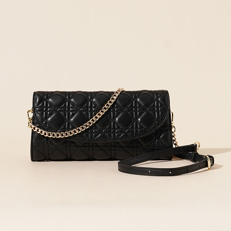 Sac à bandoulière baguette en cuir de grain supérieur matelassé noir pour femmes