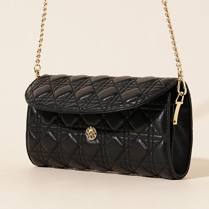 Sac à bandoulière baguette en cuir de grain supérieur matelassé noir pour femmes