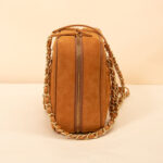 Braune gesteppte Wildleder Tasche mit Kettenriemen und goldener Hardware