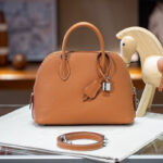 Sac à main en forme de coquille en cuir Epsom de grain supérieur et en métal argenté pour femmes