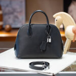Sac à main en forme de coquille en cuir Epsom de grain supérieur et en métal argenté pour femmes