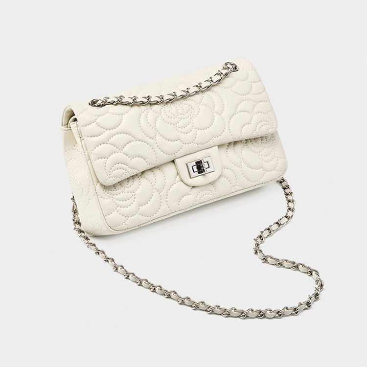 Damen Lammfell Kamelie Gesteppte Kette Crossbody Umhängetasche In Silber Hardware