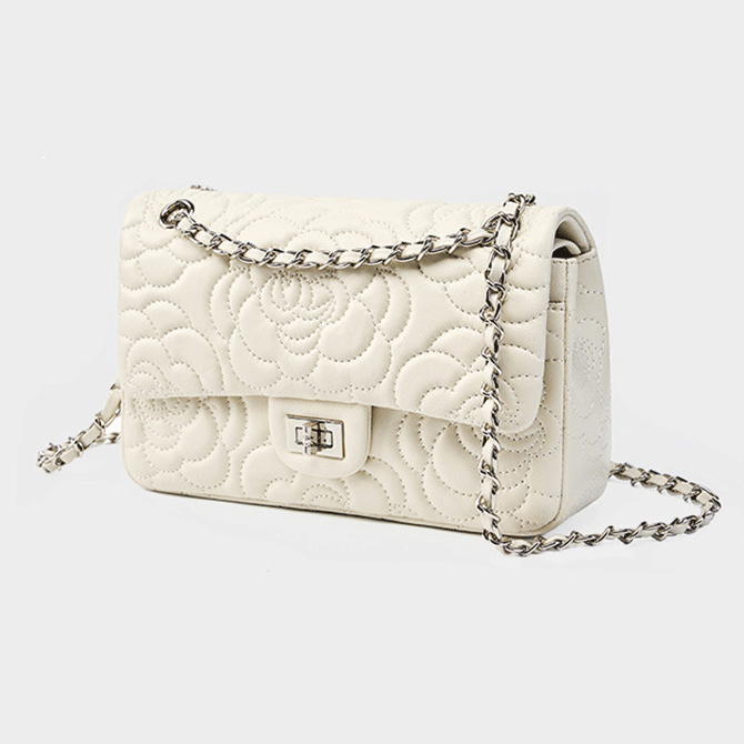 Damen Lammfell Kamelie Gesteppte Kette Crossbody Umhängetasche In Silber Hardware