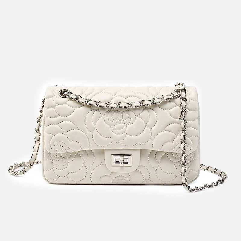 Damen Lammfell Kamelie Gesteppte Kette Crossbody Umhängetasche In Silber Hardware