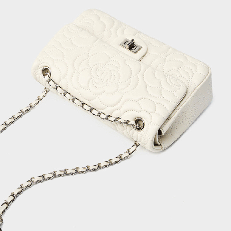 Damen Lammfell Kamelie Gesteppte Kette Crossbody Umhängetasche In Silber Hardware
