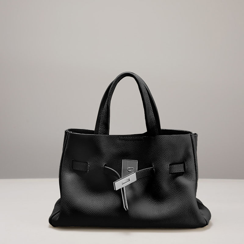 Sacoche à bandoulière en cuir texturé de grain supérieur pour femmes, avec accessoires en argent
