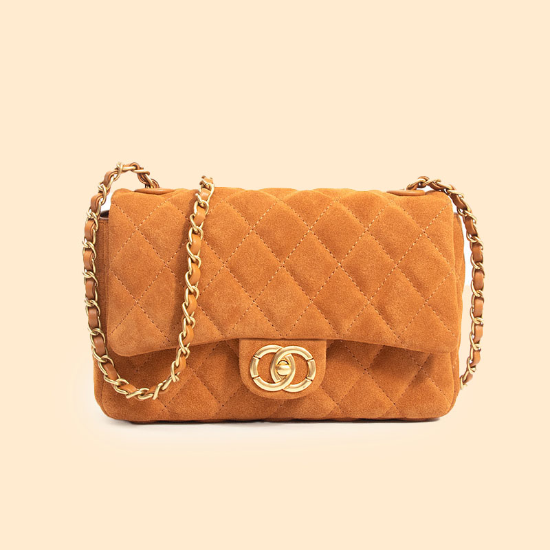 Sac à bandoulière à rabat en daim matelassé marron minimaliste avec chaîne en métal doré