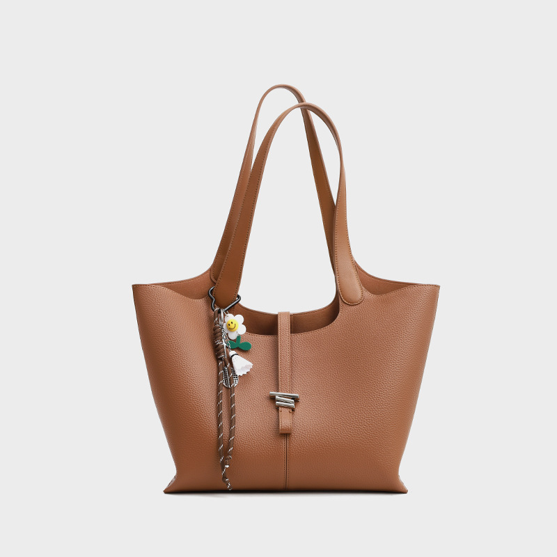 Women's Minimalist Leather Shoulder Tote Bag In Silver Hardware