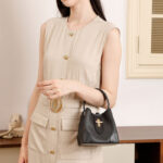 Women's Minimalist Top-Grain Leather Bucket Bag In Gold Hardware