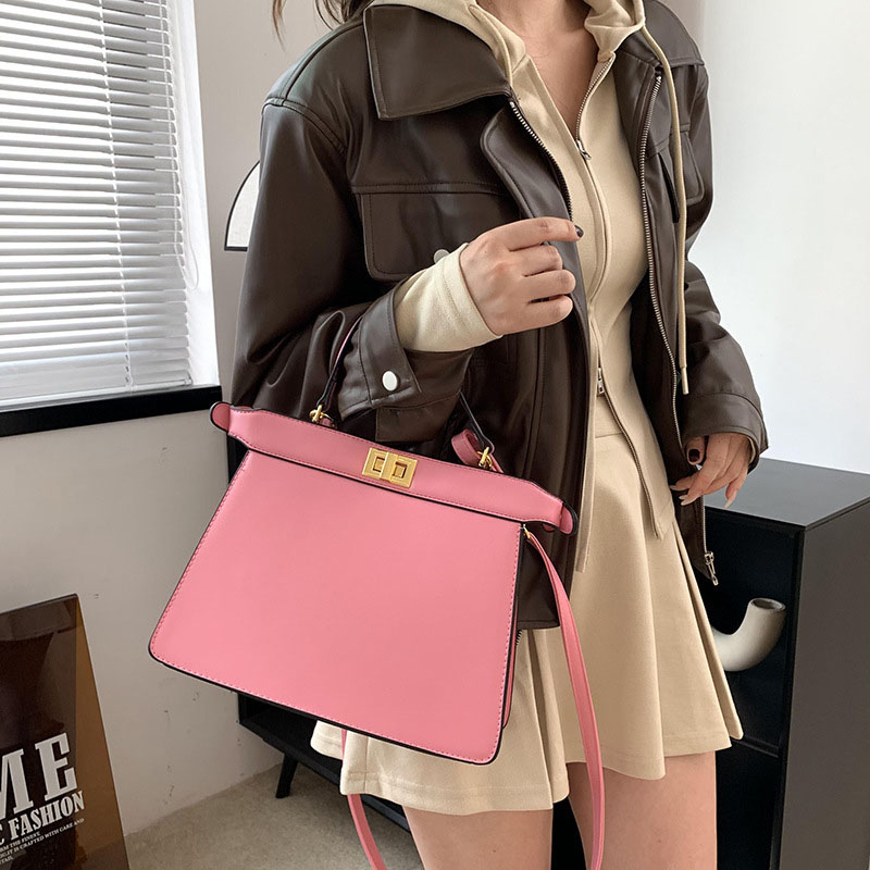 Women's Minimalist Top-Grain Leather Rotating Lock Clasp Handbag In Gold Hardware