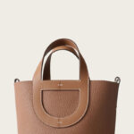 Damen Bucket Bag aus feinstem Leder mit Schweineschnalle