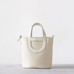 Damen Bucket Bag aus feinstem Leder mit Schweineschnalle