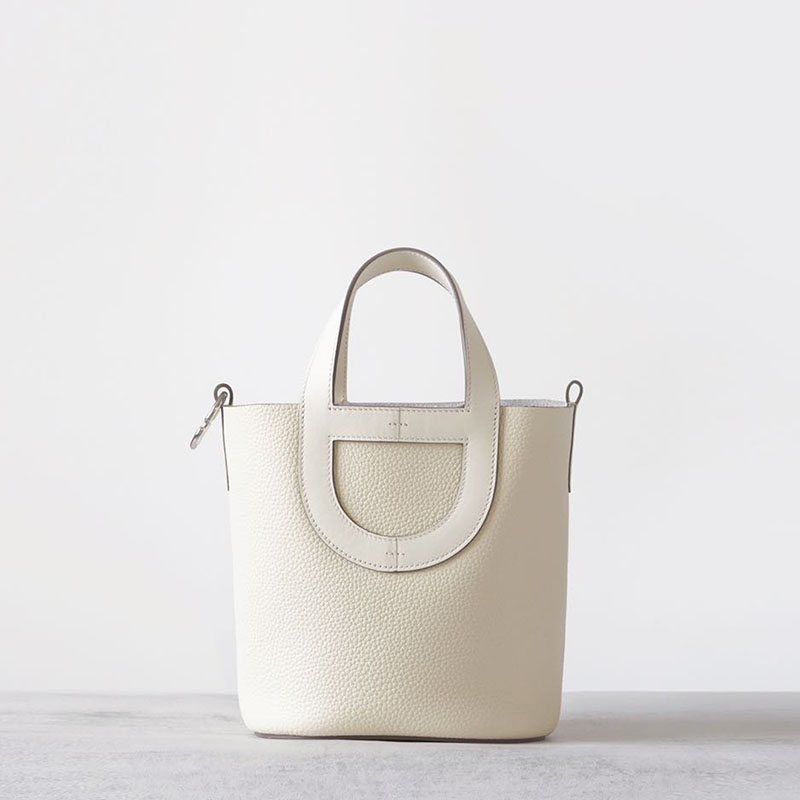 Damen Bucket Bag aus feinstem Leder mit Schweineschnalle