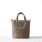 Damen Bucket Bag aus feinstem Leder mit Schweineschnalle