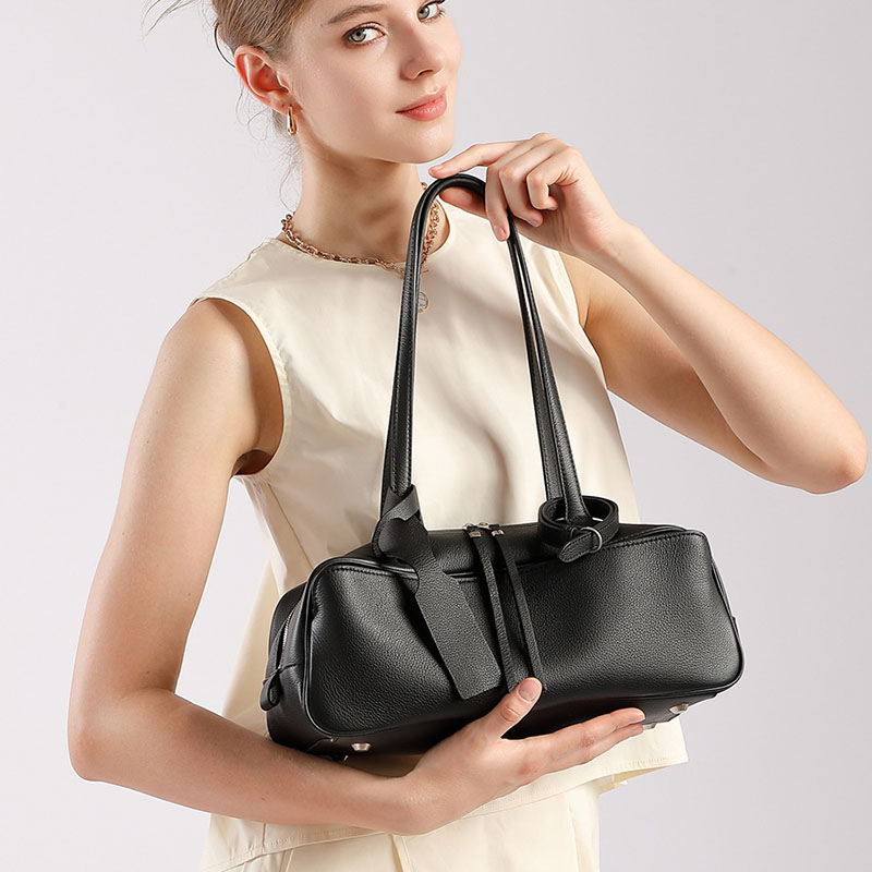 Damen Baguette-Tasche aus feinstem Leder in Form eines Kissens
