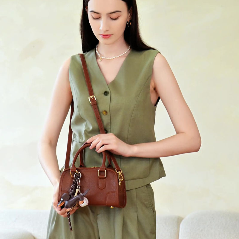 Women's Vintage Leather Shell-Shaped Boston Top Handle Bag In Charm Accessories