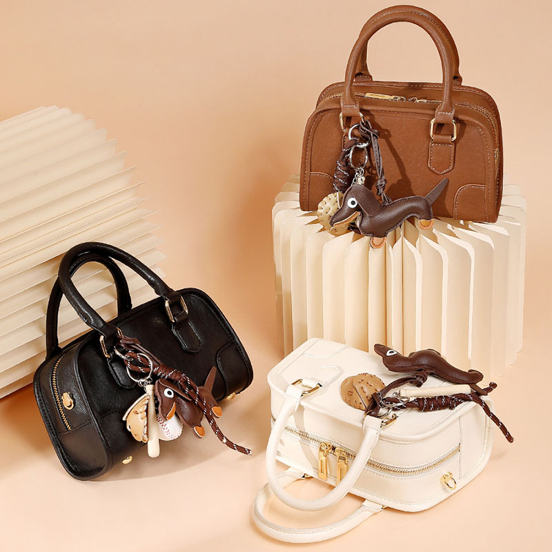 Women's Vintage Leather Shell-Shaped Boston Top Handle Bag In Charm Accessories
