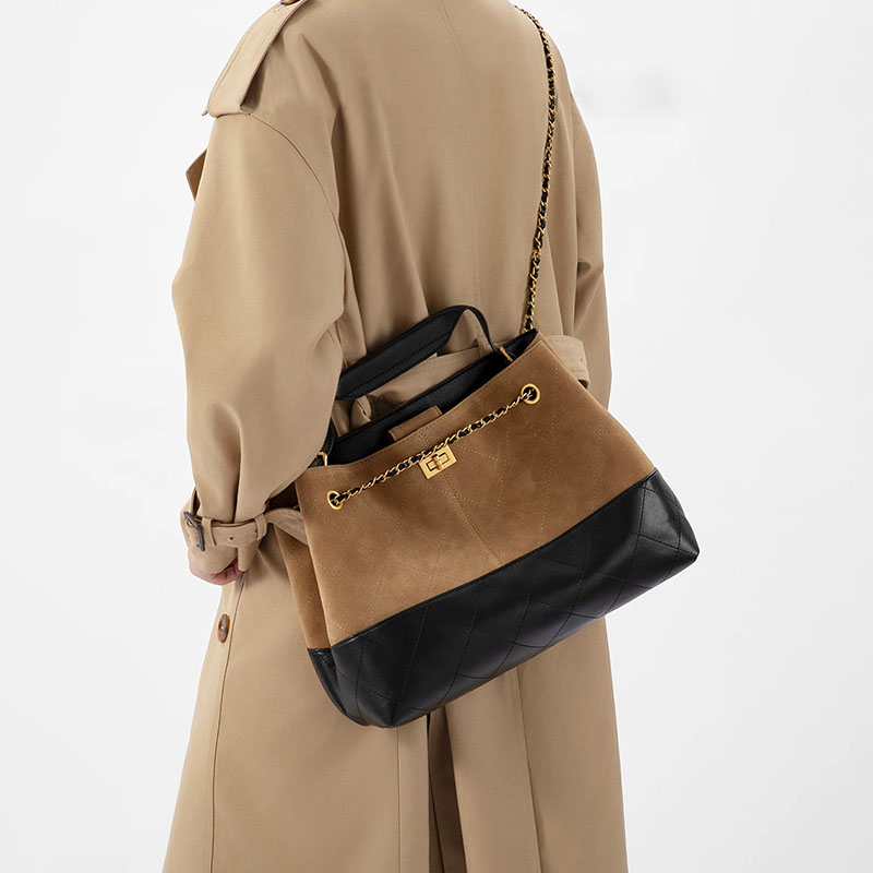 Sac à main vintage bicolore en daim matelassé avec fermeture à clé, sac à main à bandoulière avec chaîne