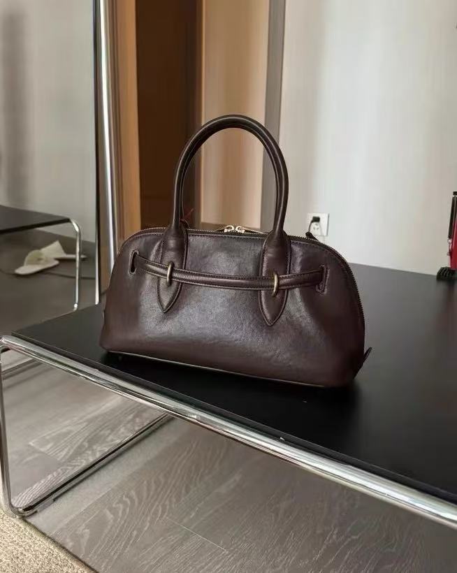 Women's Vintage Leather Shell-Shaped Handbag photo review