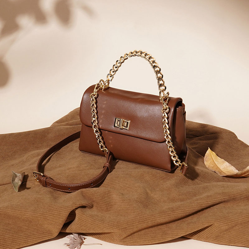 Sac à main en cuir de vachette pour femmes, avec poignée en chaîne et quincaillerie dorée