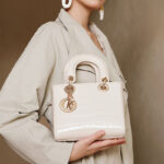 Minimalistische Damen Leder Crossbody Strap Mini Tote Handtasche mit Krokodilprägung und goldener Hardware